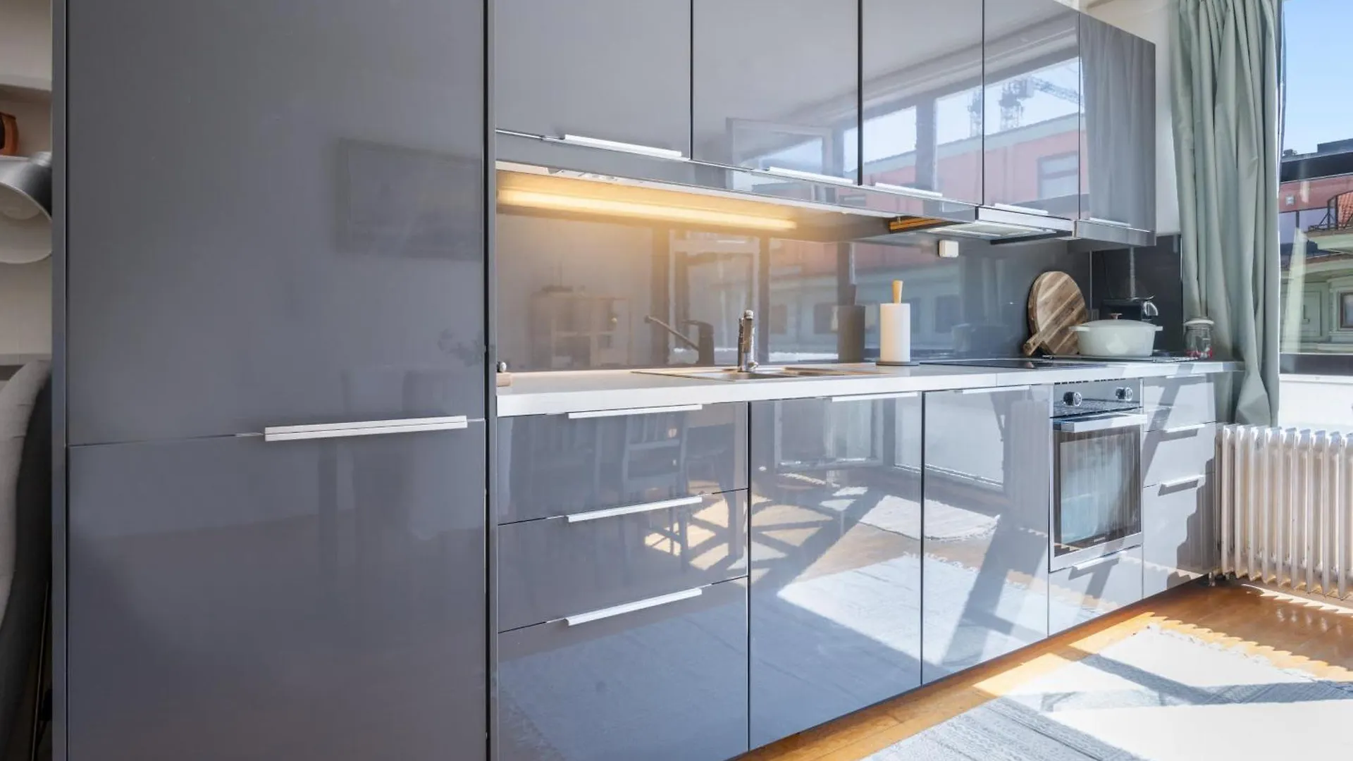 Spacious Top-Floor Apartment With View And Private Balcony Bergen