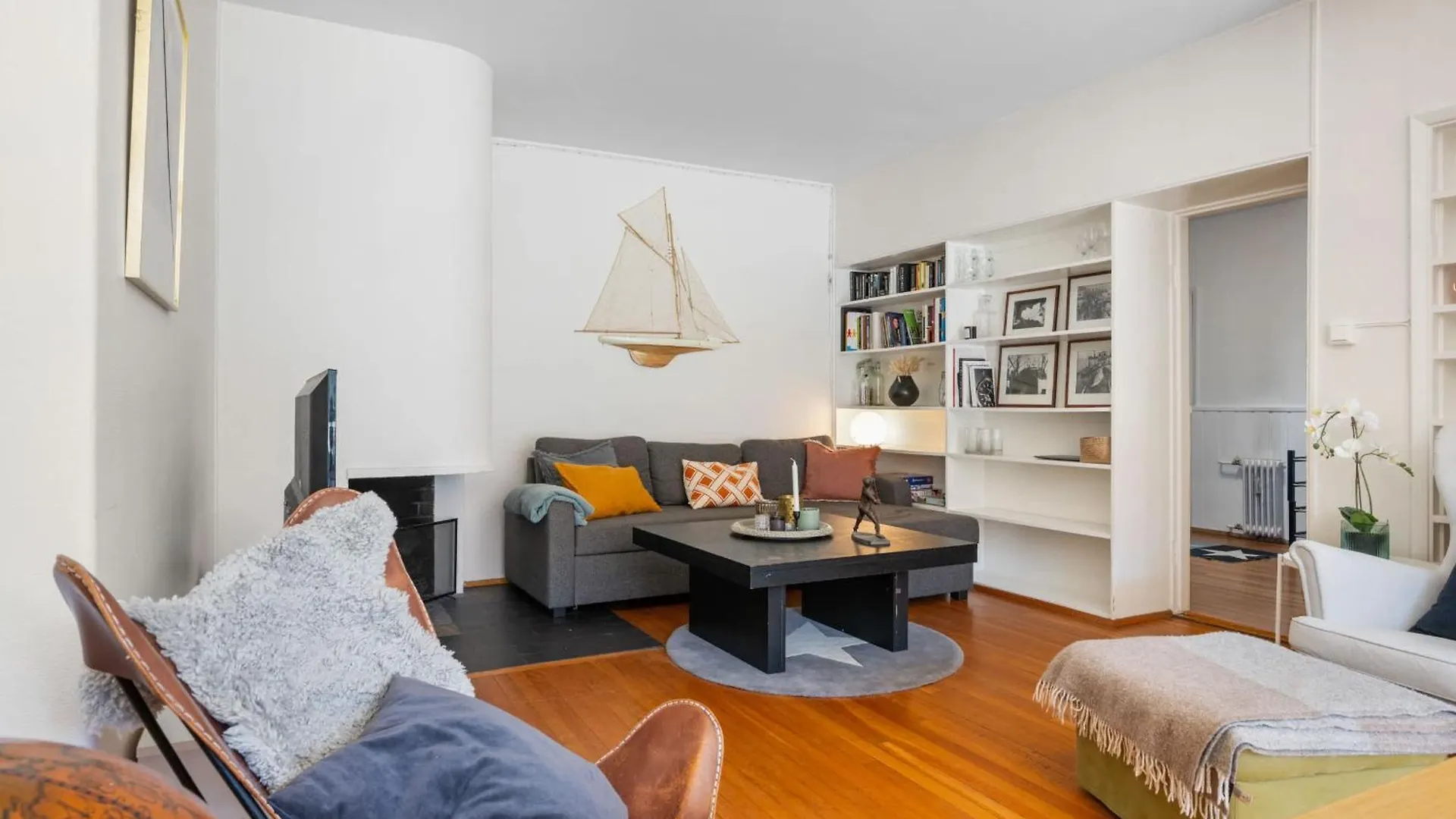 Spacious Top-Floor Apartment With View And Private Balcony Bergen