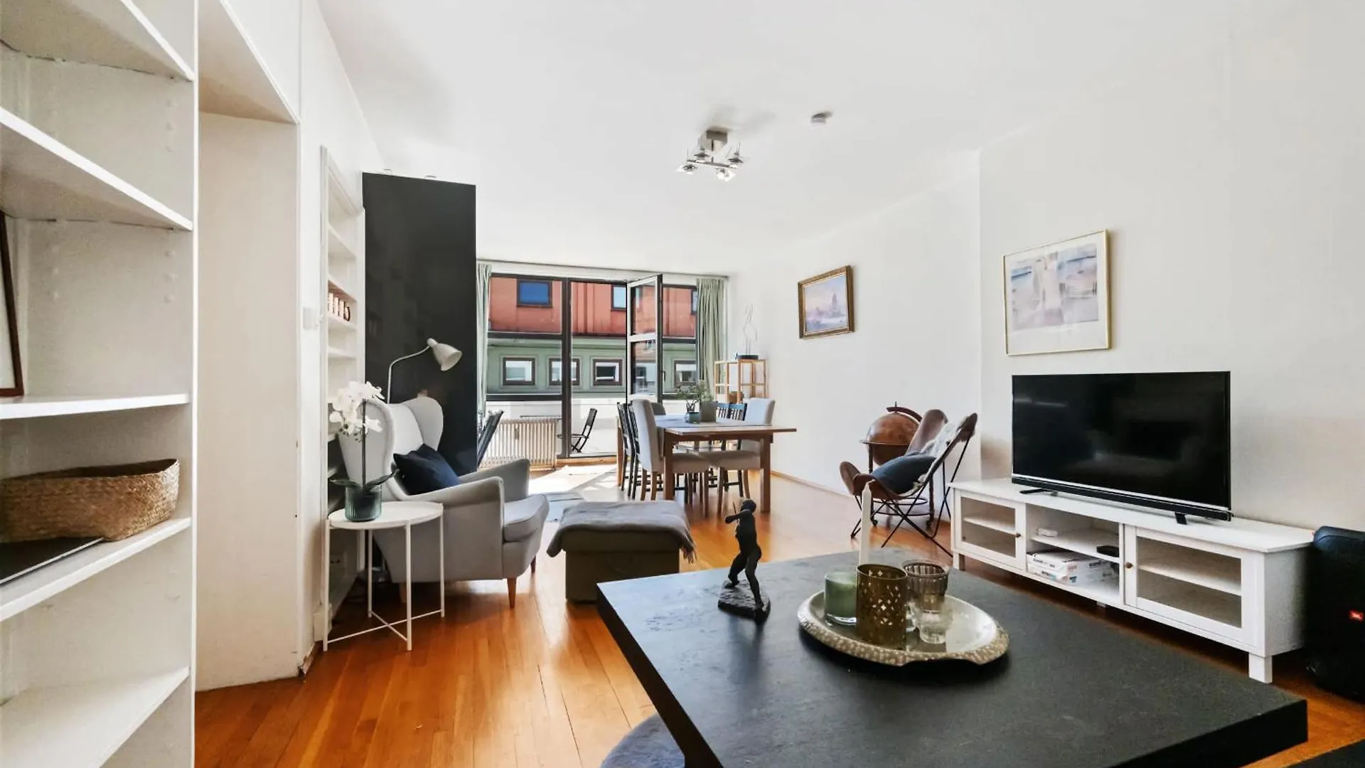 Spacious Top-Floor Apartment With View And Private Balcony Bergen