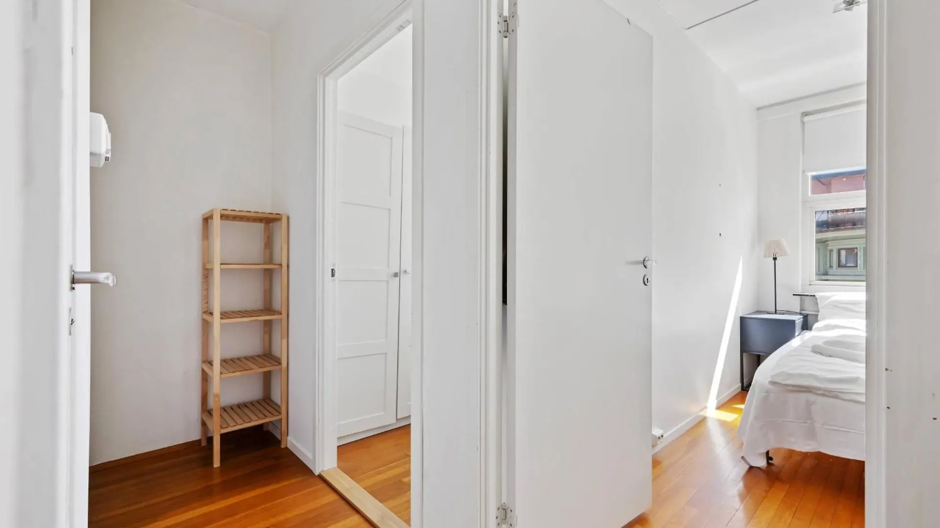 Spacious Top-Floor Apartment With View And Private Balcony Bergen
