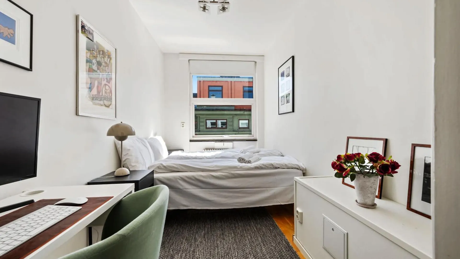 Spacious Top-Floor Apartment With View And Private Balcony Bergen
